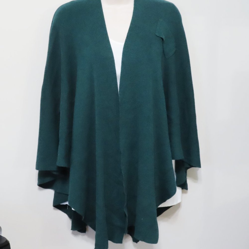 New without tag Parkhurst Canada women shawl with loop holds the wrap in place